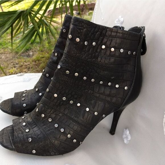 EUC CARESS Black with Silver Studs Open Toed Heeled Boots Zipper Closure Size 9 - Picture 4 of 8